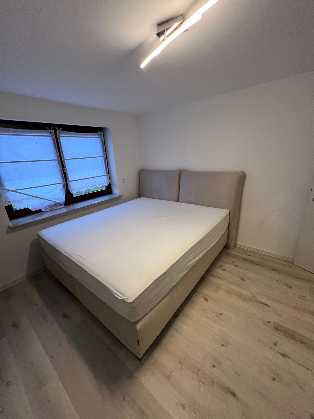 Aufgestelltes Boxspringbett